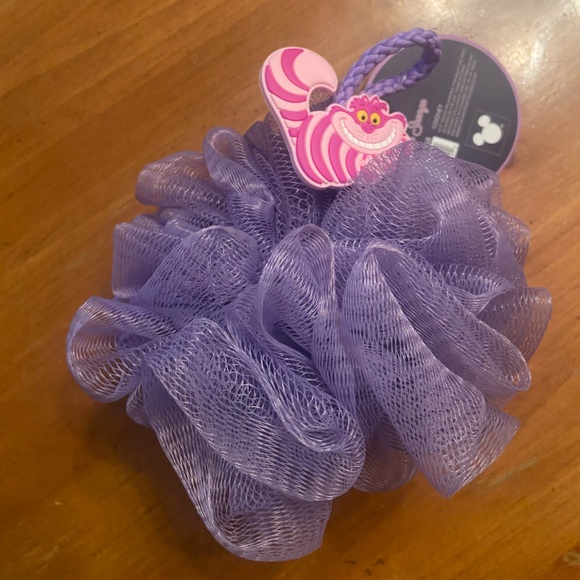Mad Beauty Disney Alice in Wonderland Cheshire Cat Body Exfoliator purple - Picture 1 of 4